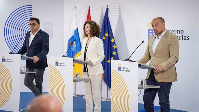 La consejera de Hacienda del Gobierno de Canarias, Matilde Asián, en una rueda de prensa tras el Consejo de Gobierno