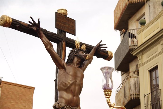 Alcalá (Sevilla) activa el Plan Varal para el Viacrucis de las Hermandades, dirigido por la imagen del Cristo del Perdón.
