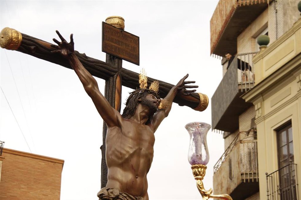 Alcalá (Sevilla) activa el Plan Varal para el Viacrucis de las Hermandades, dirigido por la imagen del Cristo del Perdón.
