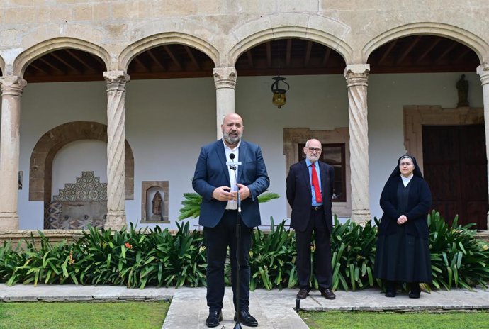 Concluye la eliminación de las pintadas vandálicas de Santa Magdalena.