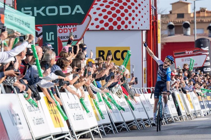 El ciclista Nick Schultz (Israel-Premier Tech) ha ganado este lunes la primera etapa de la 103ª Volta a Catalunya, con salida y final en Sant Feliu de Guíxols y 173,9 kilómetros de recorrido