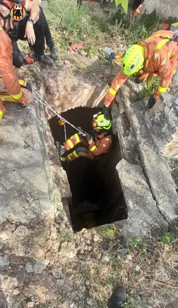 Rescatades dues persones ferides després de caure en un pou en una zona rural a Corbera