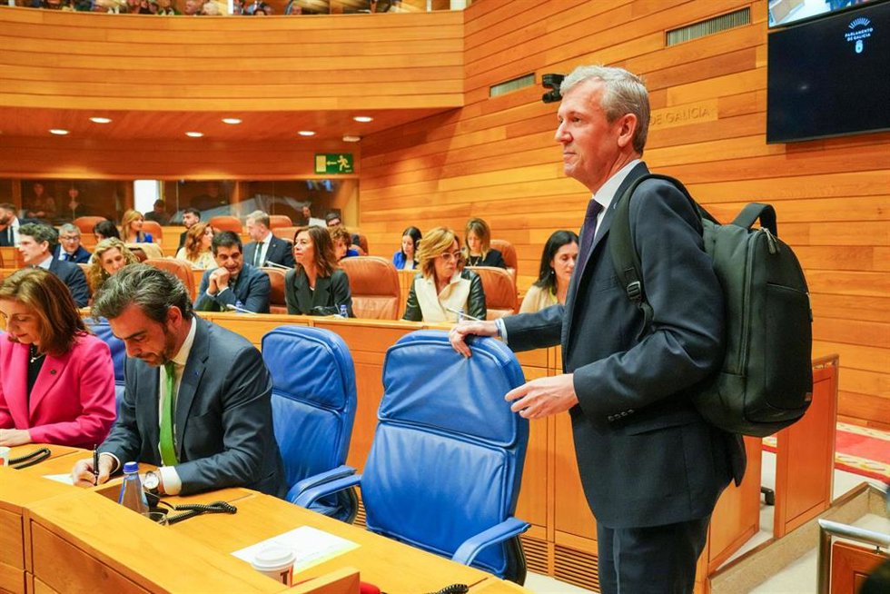 El presidente de la Xunta en funciones y líder del PPdeG, Alfonso Rueda, llega a la sesión de constitución del Parlamento de Galicia, a 18 de marzo de 2024, en Santiago de Compostela, A Coruña, Galicia (España). El Parlamento de Galicia arranca hoy la X