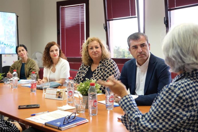 El vicepresidente de Canarias, Manuel Domínguez, en su visita a Adepsi, en Las Palmas de Gran Canaria