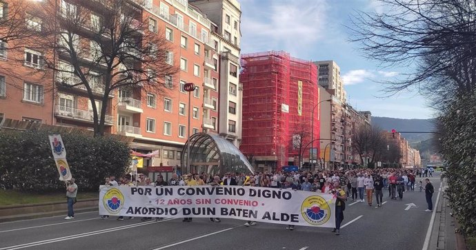 Manifestación de ertzainas en Bilbao por un convenio "digno"