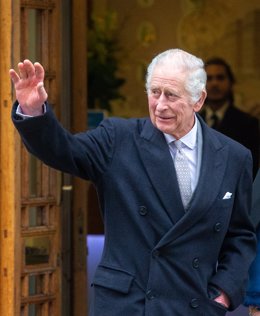 Archivo - January 29, 2024, London, England, United Kingdom: King CHARLES III leaves hospital after prostate operation.