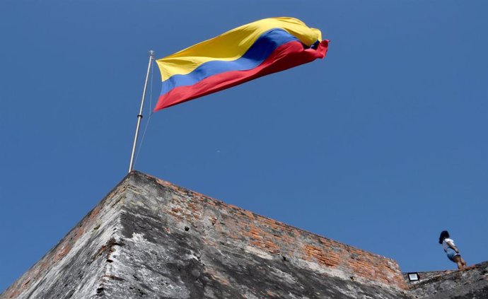 Archivo - Bandera de Colombia en el Castillo de San Felipe de Cartagena, Colombia