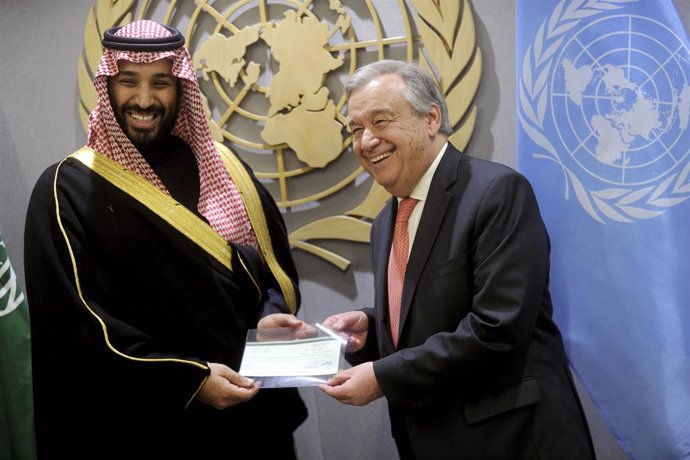 Archivo - El secretario general de la ONU, António Guterres (derecha) y el primer ministro de Arabia Saudí y príncipe heredero, Mohamed bin Salmán (izquierda)