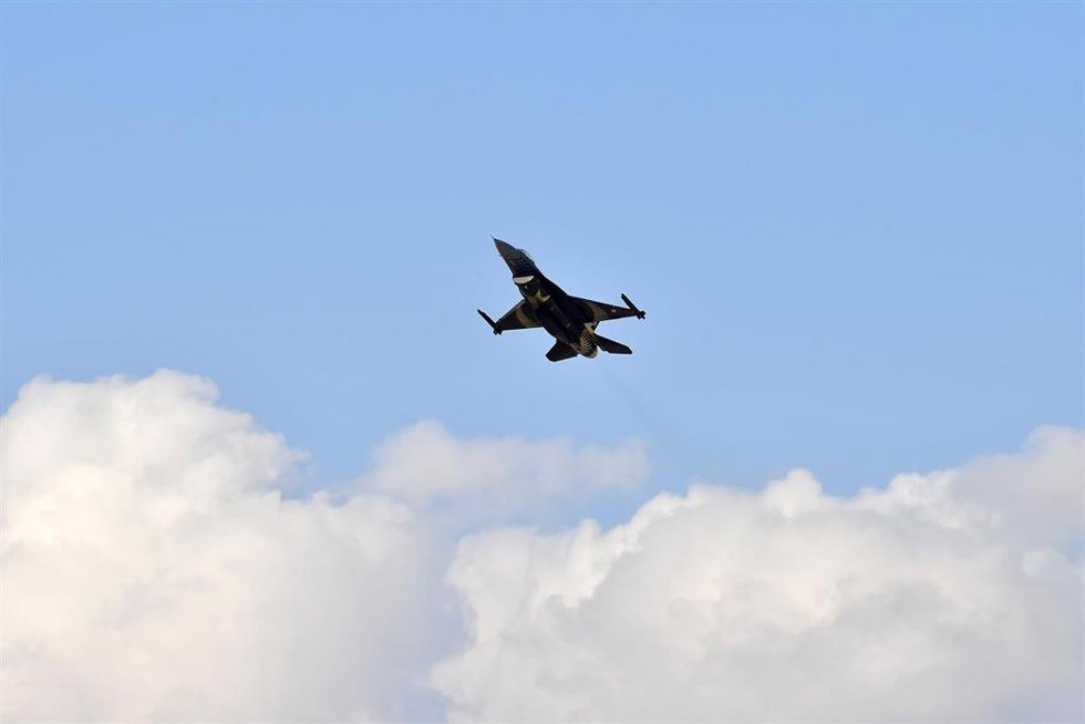 Archivo - Un F-16 durante una exhibición en Eskisehir, Turquía (archivo)