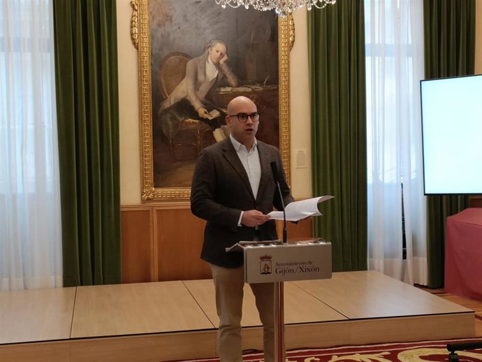 El portavoz del Gobierno de Gijón, Jesús Martínez Salvador (Foro), en rueda de prensa en el Ayuntamiento gijonés.
