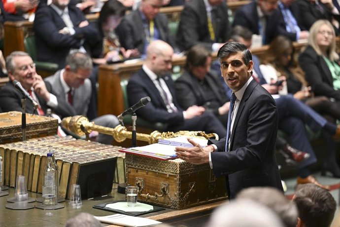 El Primer Ministro inglés, Rishi Sunak, en el Parlamento. 