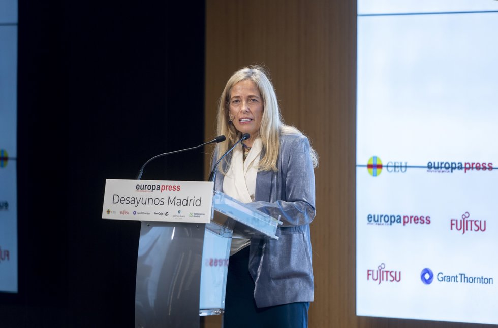 La consejera de Economía, Hacienda y Empleo de la Comunidad de Madrid, Rocío Albert, interviene durante un desayuno Madrid de Europa Press, en el Auditorio Meeting Place, a 18 de marzo de 2024, en Madrid (España).