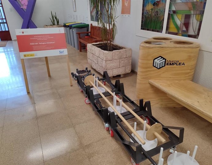 Alumnos de los programas del Servicio de Empleo realizan trabajos de mejora para el Salón de Plenos de Murcia