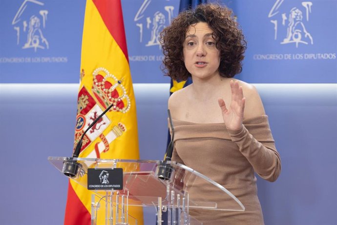 La portavoz de En Comú Podem, Aina Vidal, durante una rueda de prensa anterior a la reunión de la Junta de Portavoces, en el Congreso de los Diputados, a 12 de marzo de 2024, en Madrid (España).