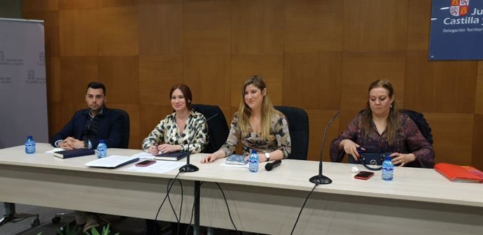 La delegada territorial, Raquel Alonso, y la diputada provincial de Educación y Cultura, Yolanda Burgoa, presentan la programación cultural de Circuitos Escénicos de Castilla y León en la provincia de Valladolid