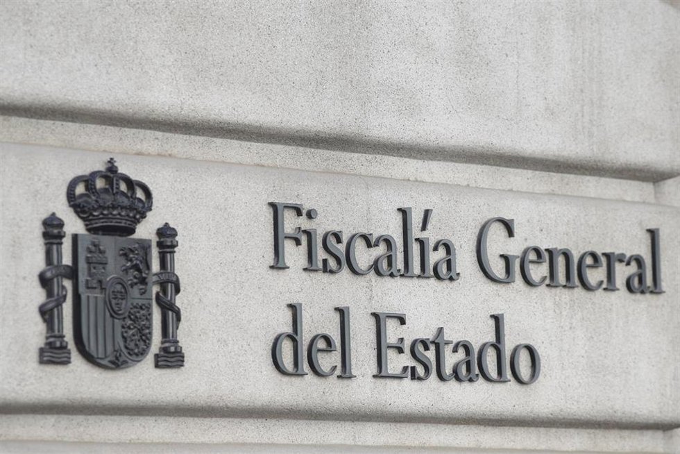 Archivo - Cartel en la fachada del edicifio de la Fiscalía General del Estado.