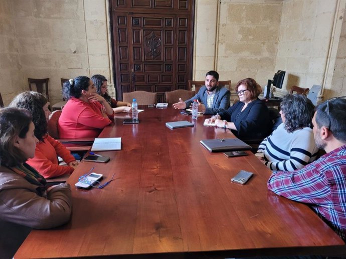 Engracia Rivera e Ismael Sánchez con los interinos