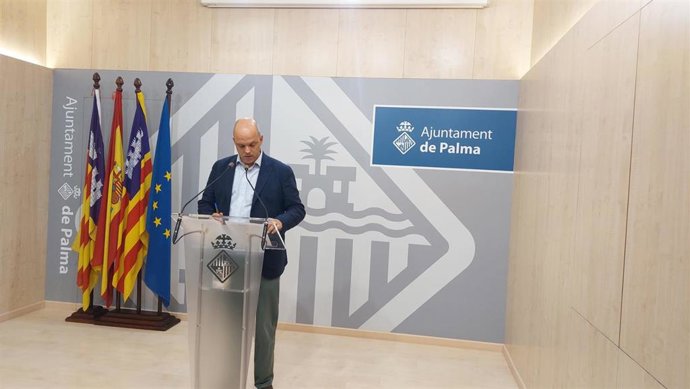 El teniente de alcalde Urbanismo, Vivienda y Proyectos Urbanos del Ayuntamiento de Palma, Óscar Fidalgo, en rueda de prensa.