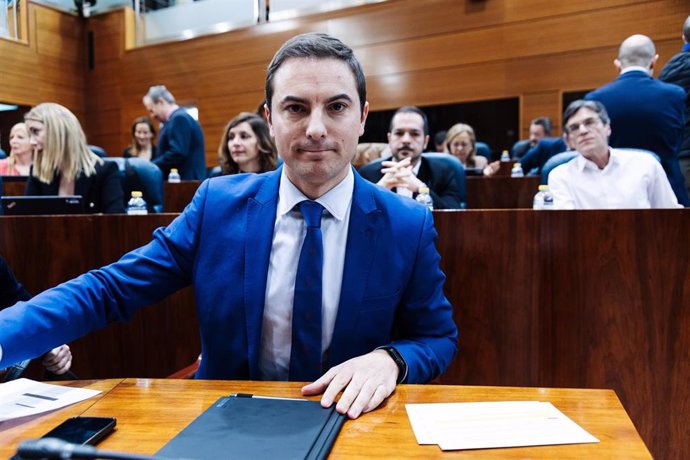 El portavoz del PSOE en la Asamblea, Juan Lobato, durante una sesión plenaria en la Asamblea de Madrid, a 14 de marzo de 2024, en Madrid (España).