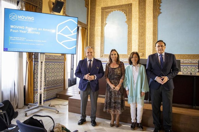 El presidente de la Diputación de Córdoba, Salvador Fuentes (izda.), en la presentación del proyecto Moving.