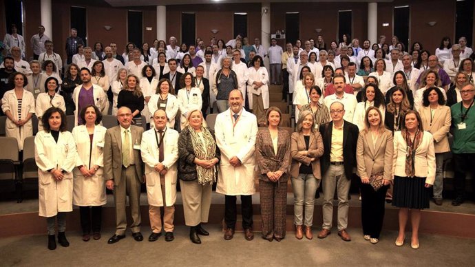 Presentación del nuevo director gerente del centro, Manuel García de la Vega, a los profesionales sanitarios de Huelva.