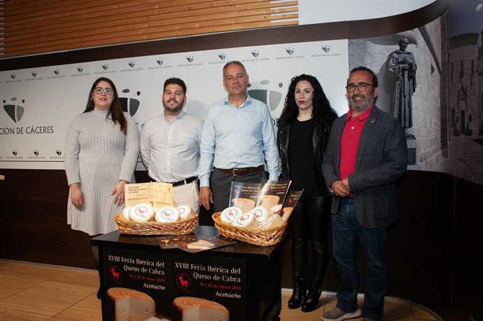 Presentación de la XVIII Feria Ibérica del Queso de Cabra de Acehúche (Cáceres)