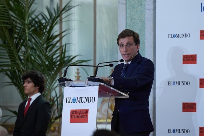 El alcalde de Madrid, José Luis Martínez-Almeida, interviene durante el acto de entrega del premio al Mejor Empresario del Año 2023