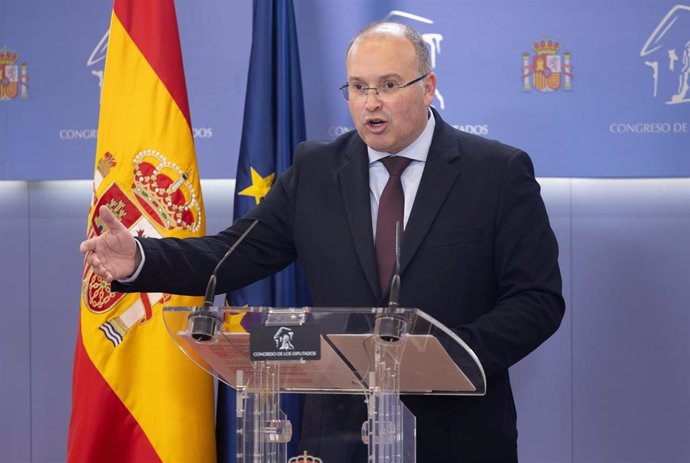 El portavoz del PP en el Congreso, Miguel Tellado, durante una rueda de prensa anterior a la Junta de Portavoces, en el Congreso de los Diputados, a 19 de marzo de 2024, en Madrid (España).