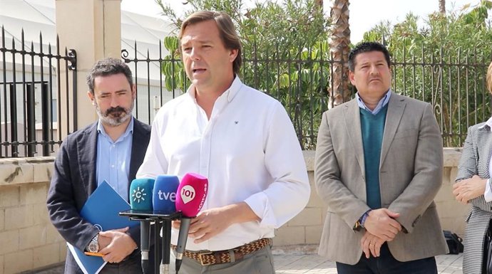 El secretario general del PP de Andalucía, Antonio Repullo, en rueda de prensa en Málaga.