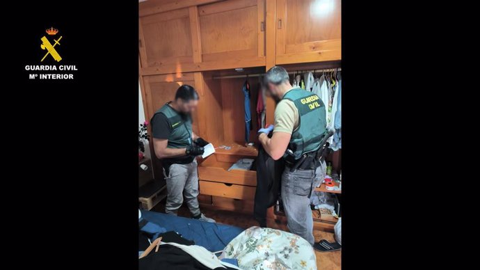 Agentes de la Guardia Civil desarticulan un punto de venta de drogas en Firgas (Gran Canaria)