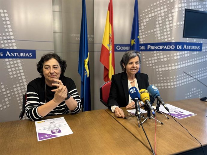 La asesora de Coeducación de la Dirección General de Igualdad, Marian Moreno, y la directora general de Igualdad, María Jesús Álvarez