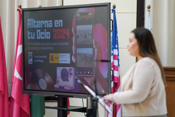 La concejala delegada de Juventud, Mercedes Martín, informa de las actividades de ocio alternativo