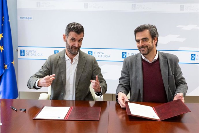 Diego Calvo e Iker Sertucha en la firma de un convenio de colaboración.