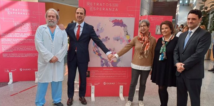 El consejero de Sanidad del Gobierno de Aragón, José Luis Bancalero Flores en la inauguración de la exposición