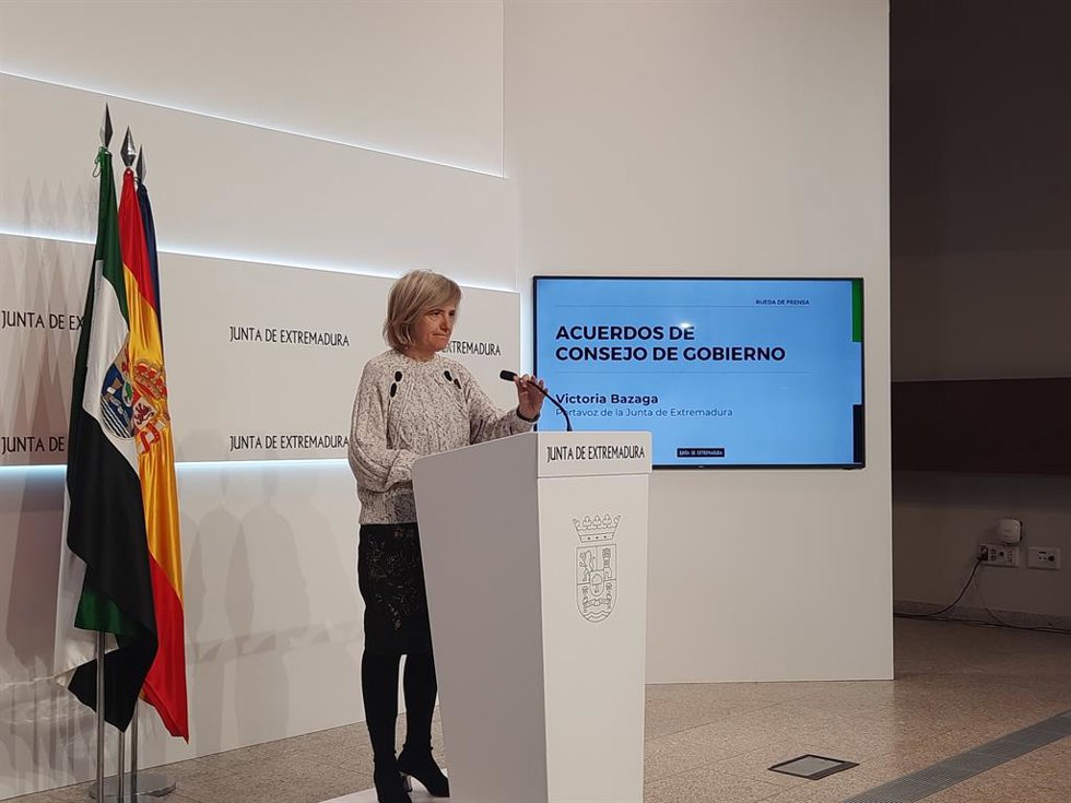 La consejera de Cultura, Turismo, Jóvenes y Deportes de la Junta de Extremadura, Victoria Bazaga, en rueda de prensa en Mérida