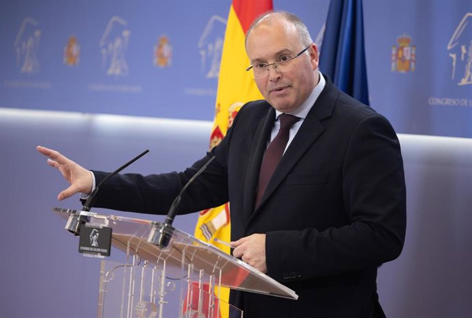 El portavoz del PP en el Congreso, Miguel Tellado, durante una rueda de prensa anterior a la Junta de Portavoces, en el Congreso de los Diputados, a 19 de marzo de 2024, en Madrid (España).