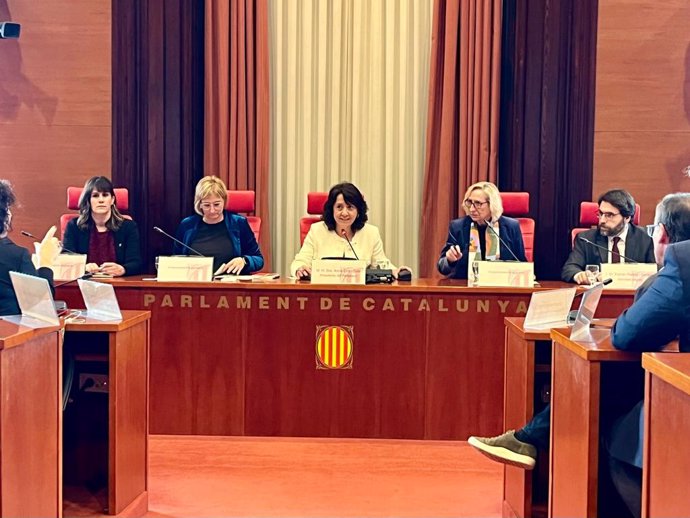El Parlament nombra a Vergés (ERC) y a Escarp (PSC) vicepresidentas de la diputación permanente