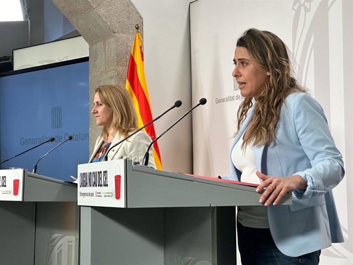 La consellera d'Economia, Natlia Mas, i la portaveu del Govern, Patrícia Plaja