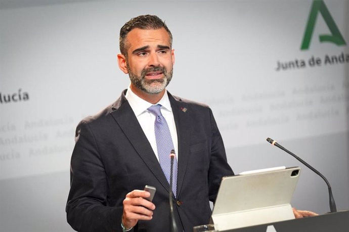 El consejero de Sostenibilidad, Medio Ambiente y Economía Azul y portavoz del Gobierno, Ramón Fernández-Pacheco, durante la rueda de prensa. A 19 de marzo de 2024, en Sevilla (Andalucía, España). Como cada semana, el Consejo de Gobierno de la Junta de A