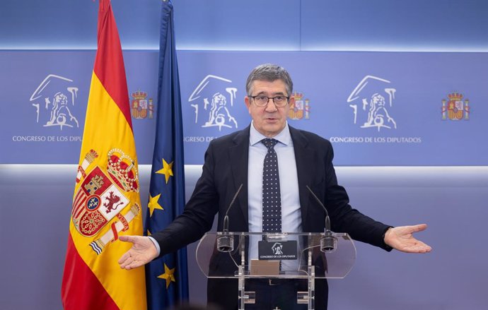 El portavoz del PSOE en el Congreso, Patxi López, durante una rueda de prensa anterior a la Junta de Portavoces, en el Congreso de los Diputados, a 19 de marzo de 2024, en Madrid (España).