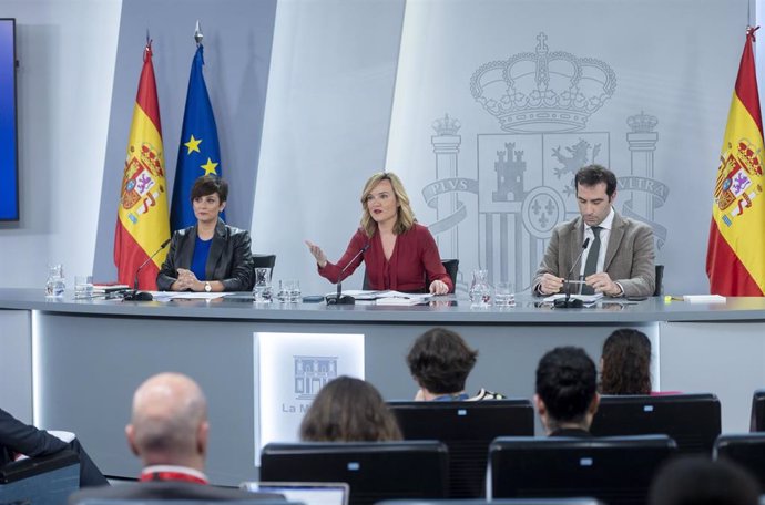  La ministra de Vivienda y Agenda Urbana, Isabel Rodríguez; la ministra de Educación, Formación Profesional y Deporte, Pilar Alegría, durante una rueda de prensa posterior a la reunión del Consejo de Ministros.