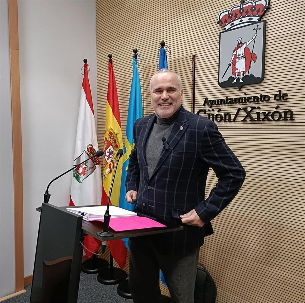 Archivo - Juan José Alonso Ordiales, concejal del Grupo Municipal Socialista en el Ayuntamiento de Gijón.