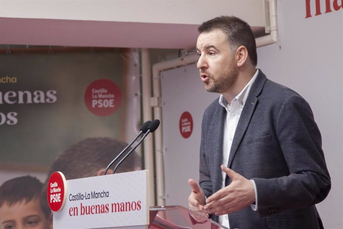 El portavoz de Empleo y Agricultura del grupo socialista en las Cortes de Castilla-La Mancha, Antonio Sánchez Requena