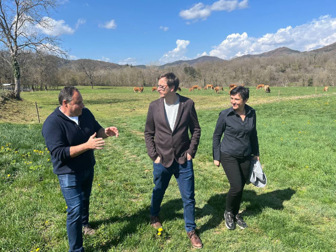 La Generalitat y explotaciones del parque natural de la zona volcánica de la Garrotxa (Girona) renuevan su acuerdo