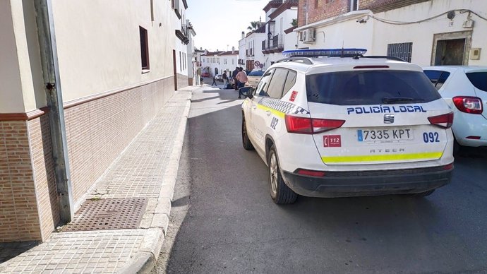 Archivo - Imagen de un coche patrulla en Lebrija