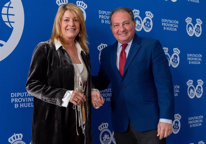 La alcaldesa de Huelva, Pilar Miranda, y el presidente de la Diputación, David Toscano.