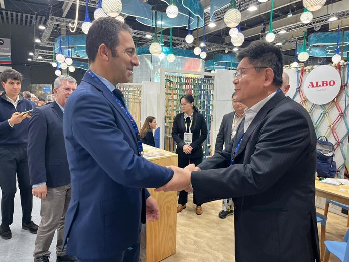 El conselleiro do Mar, Alfonso Villares, visita la Feria Alimentaria de Barcelna.