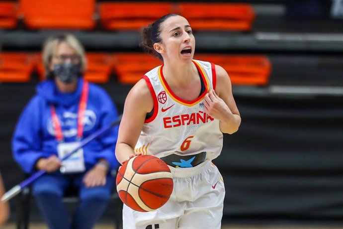 Archivo - Silvia Domínguez,player of the Spanish basketball team during the match between Spain Red and Spain White in preparation for EuroBasket 2021 and Tokyo 2021 Olympic Games at the Fuente de San Luis pavilion, La Fonteta. November 12, 2020 in Valenc