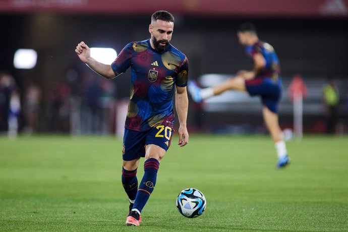 Archivo - Daniel Carvajal of Spain warms up during the UEFA EURO 2024 European qualifier match between Spain and Scotland at La Cartuja stadium on October 12, 2023, in Sevilla, Spain.