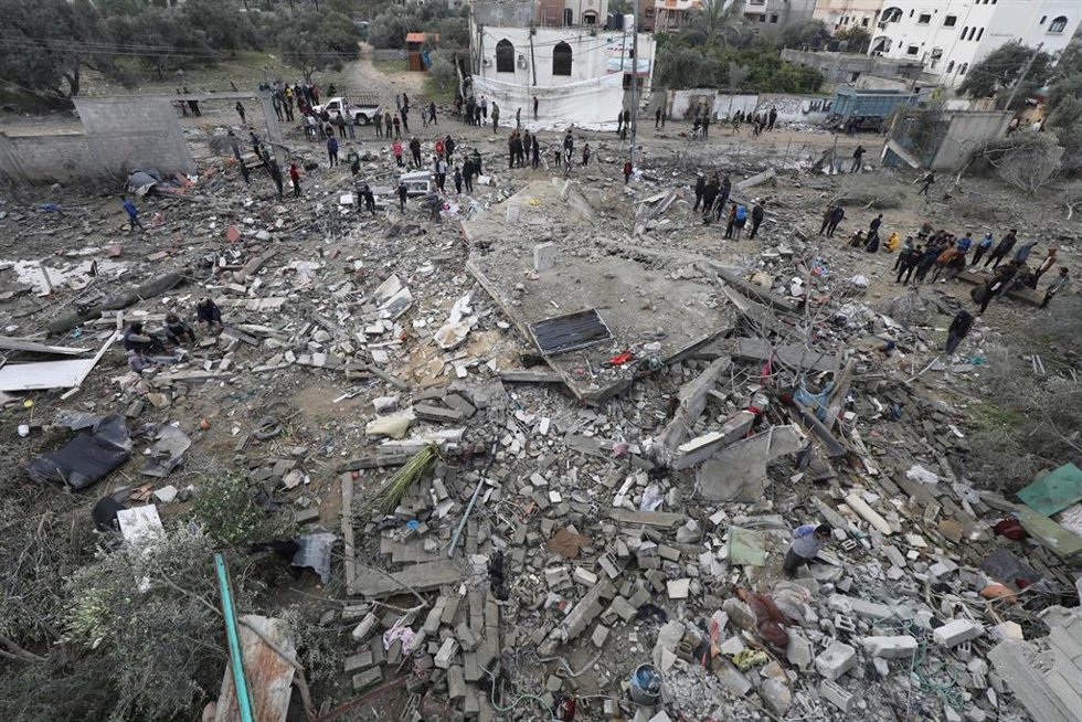 Destrucción tras bombardeos israelíes en el campamento de refugiados de Nuseirat, en el norte de la Franja de Gaza